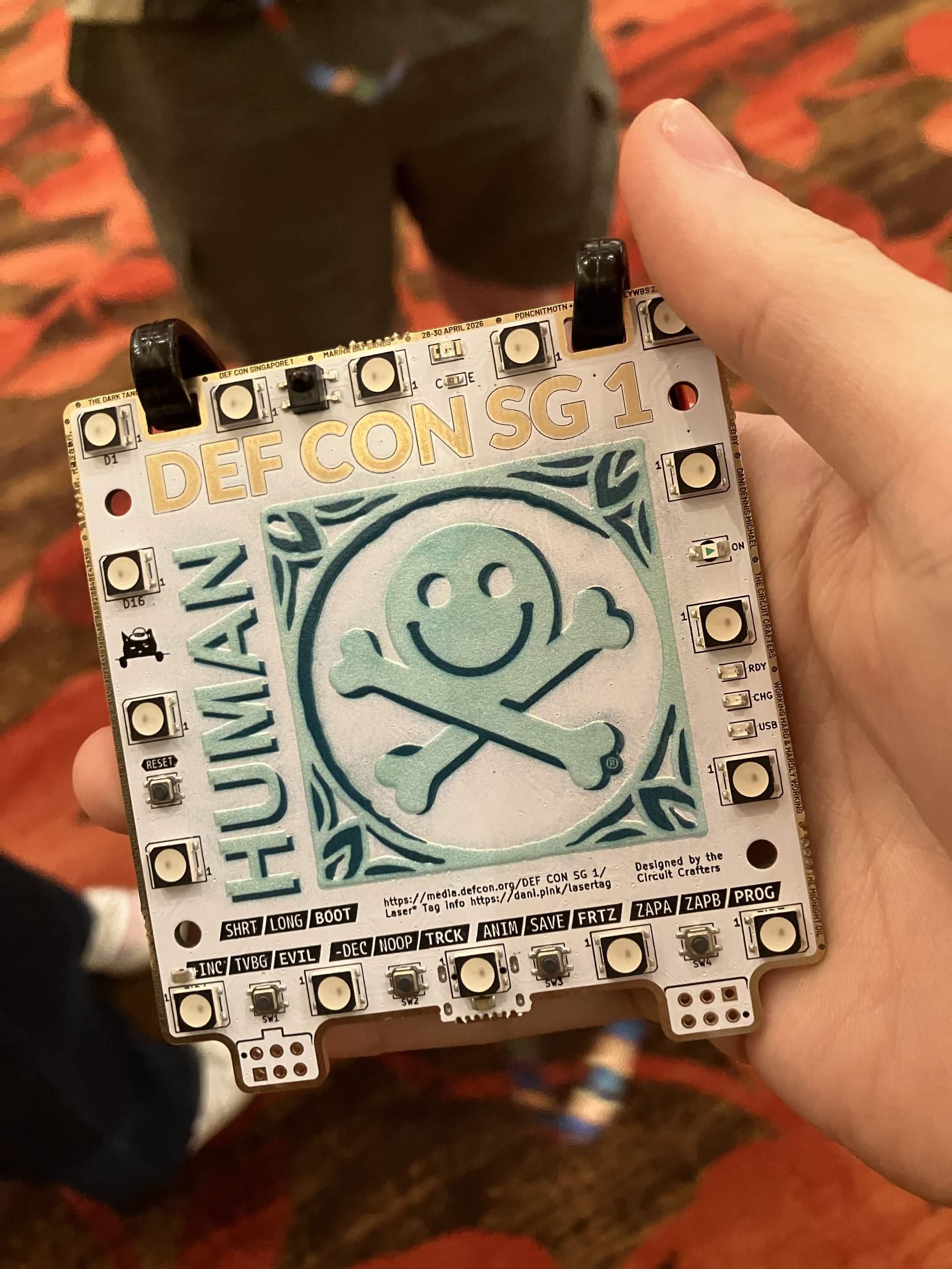 DEFCON SGのバッジ